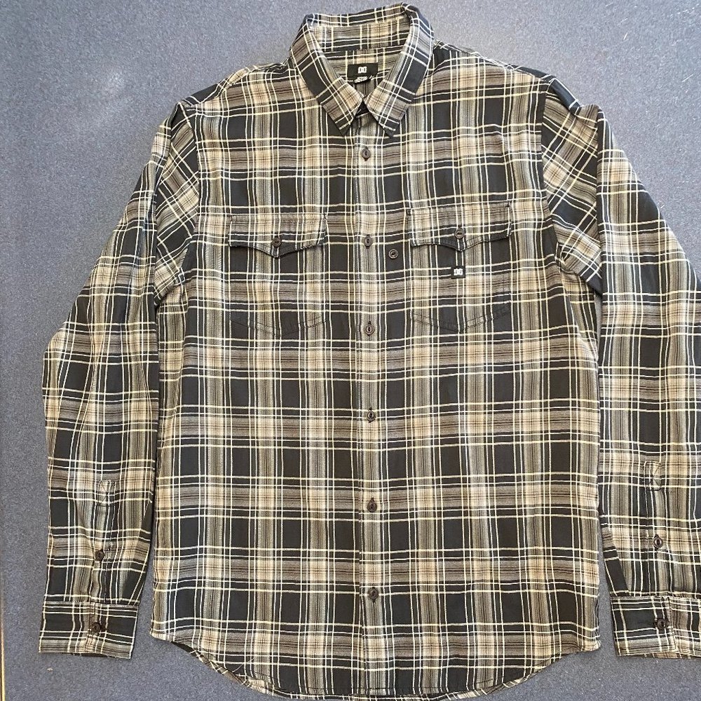 DC (M) Plaid shirt